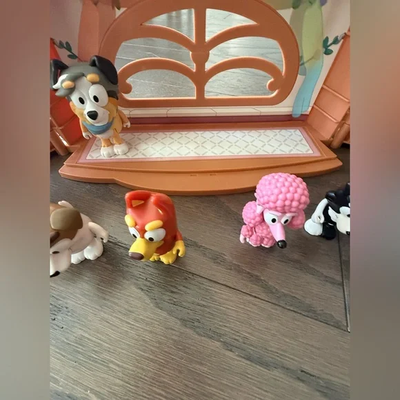 Disney Bluey School Friends figures playset Calypso playground lunch box stage - Picture 5 of 16
